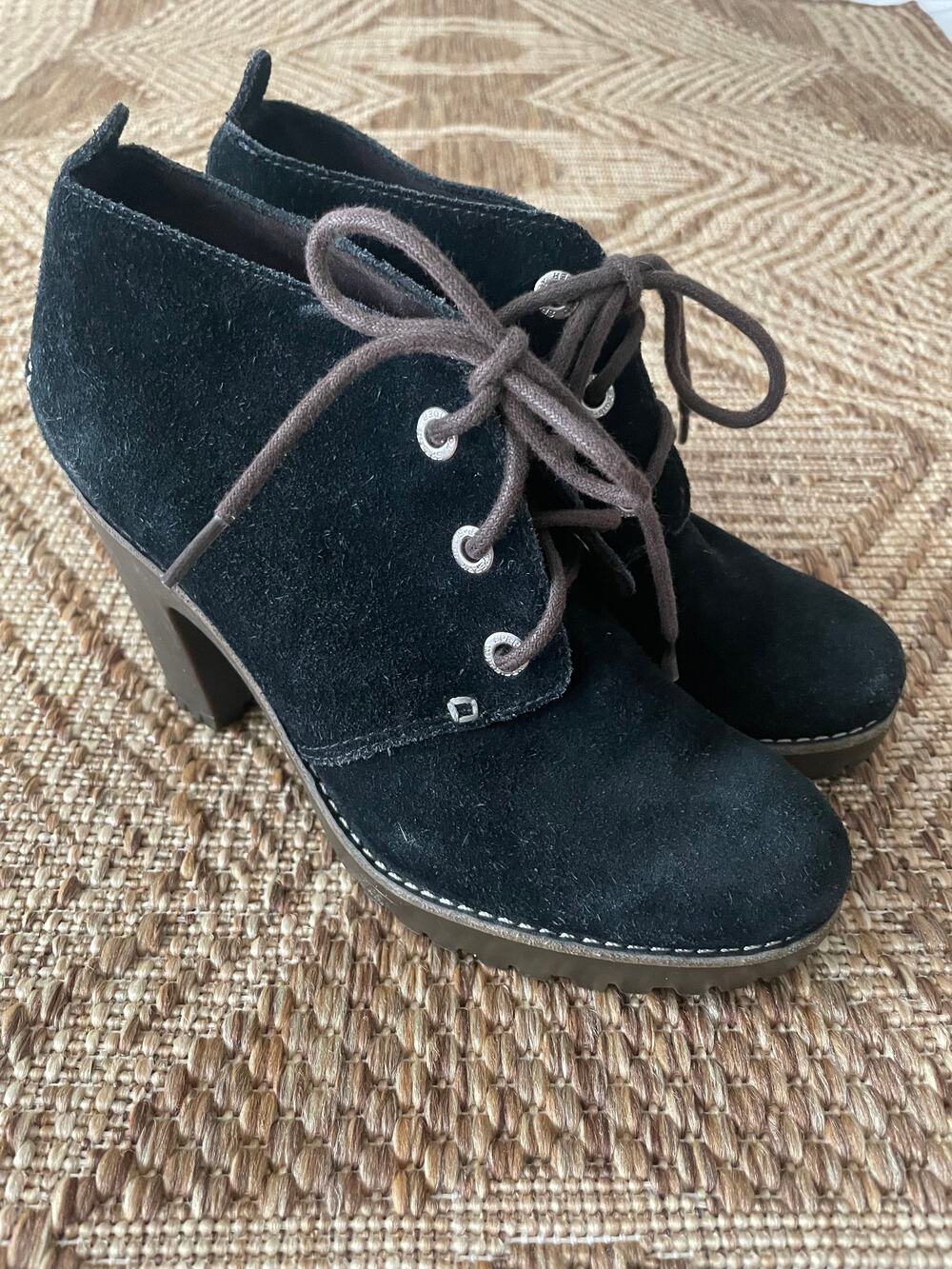 Sperry Top Sider Princeton Black Suede lace up heeled booties SZ 6M